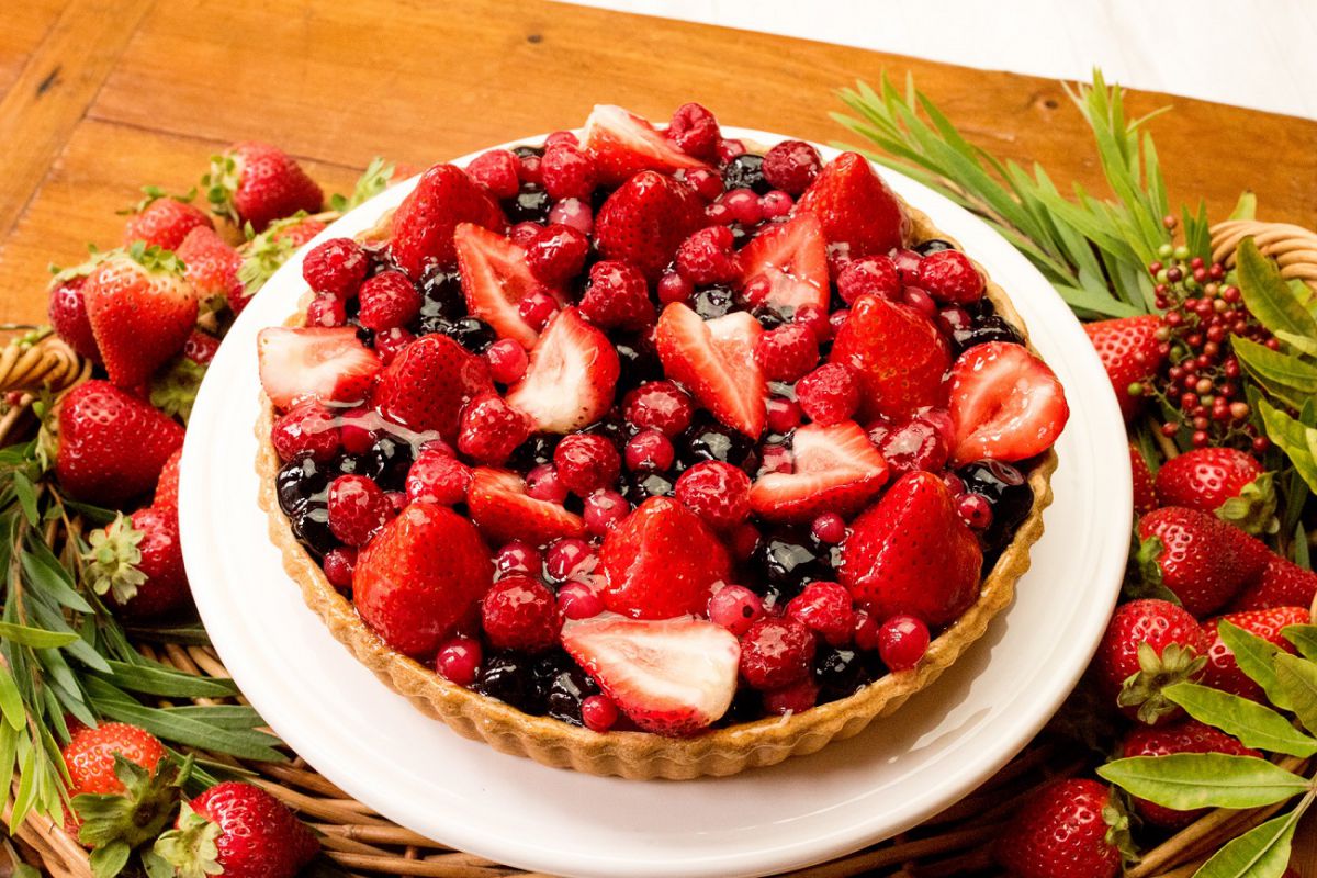 「赤いフルーツのタルト」ピース745円、ホール（21cm）6069円・（17㎝）4536円