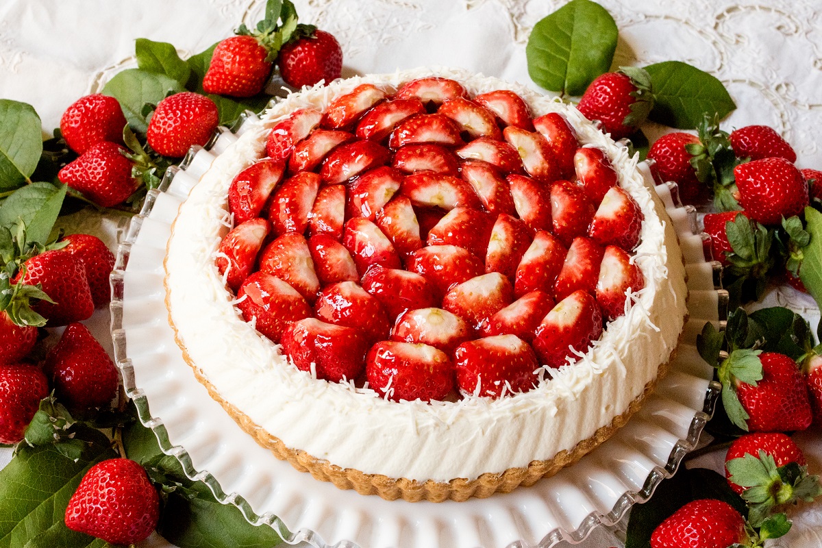 「特選 ホワイトチョコクリームと福岡県産 あまおうのタルト」ピース1512円、ホール（25cm) 1万5228円・（17cm)7668円　※福岡、グランフロント大阪店、京都限定