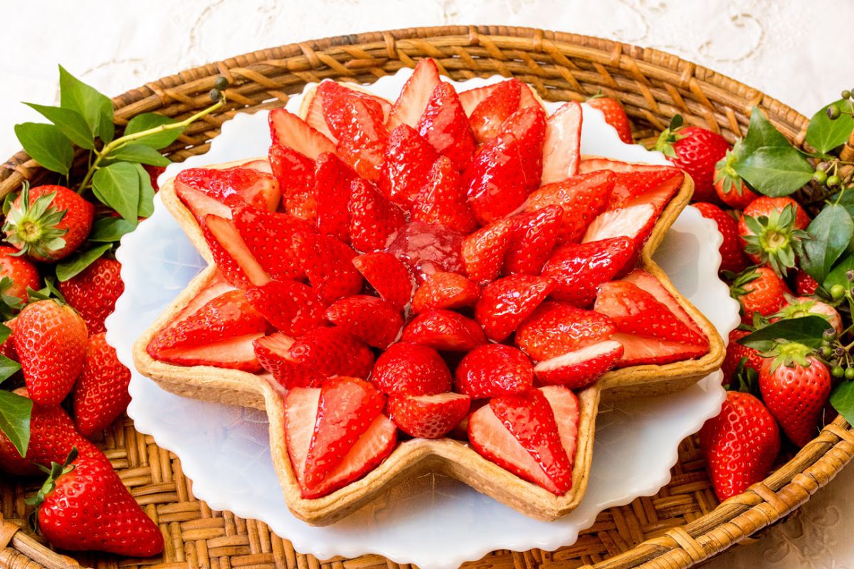 「静岡県産 “きらぴ香”のタルト ～ホワイトチョコ風味～」ピース1404円、ホール（27cm)1万1340円　※静岡、浜松、グランフロント大阪店、京都限定