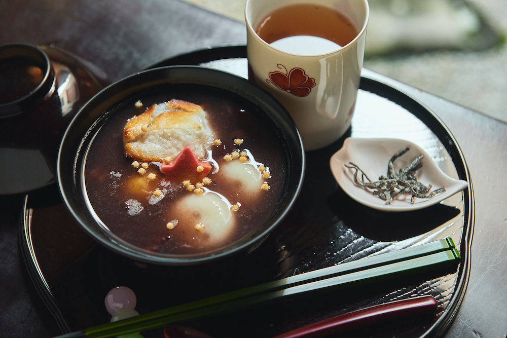 あたたかいほうじ茶でしめくくり