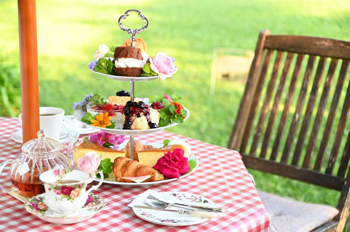 アフタヌーンティー（写真は2名分）