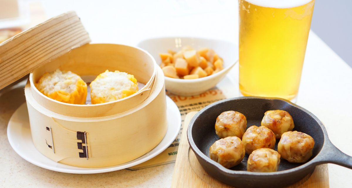 ちょい飲みにもおすすめ！ 「崎陽軒 中華街シウマイBAR店」で熱々シウマイを頰張る