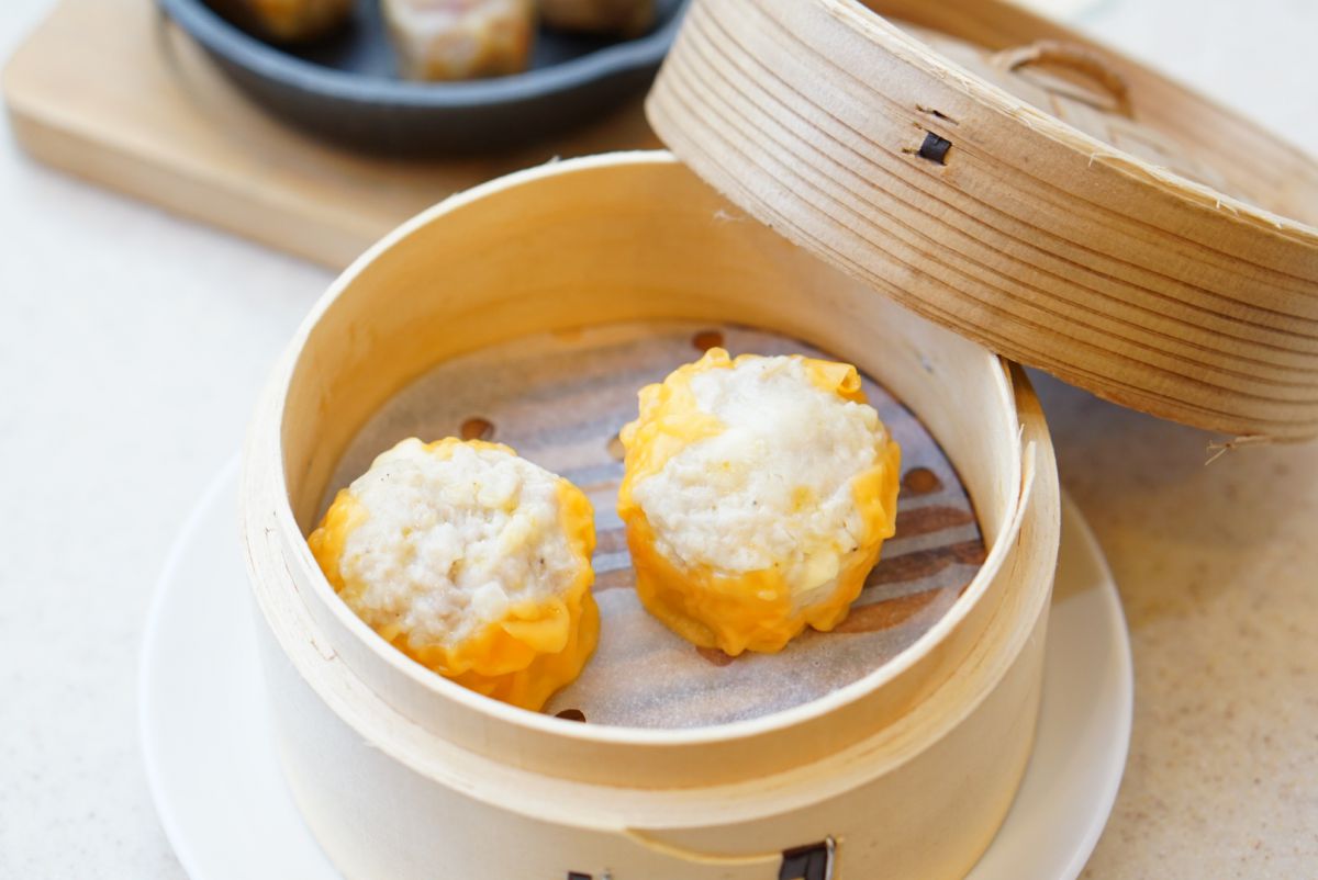 「チーズシウマイ 2個」410円（店内価格）