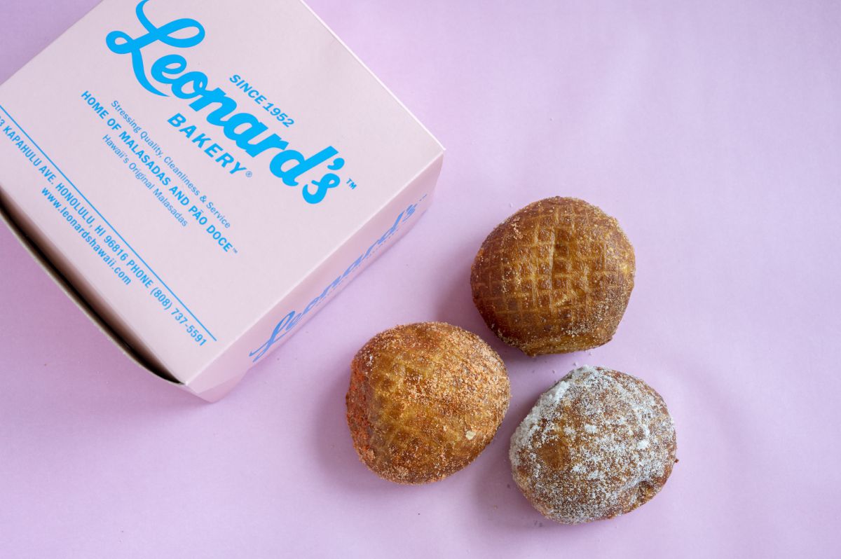 「マラサダ」各$1.35(上から時計回りにシナモン、オリジナル、リヒンムイ)