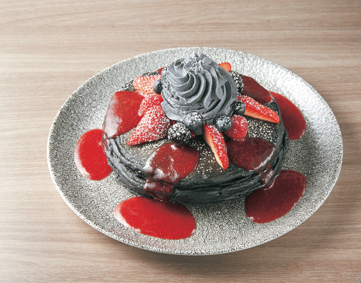 「BASALT特製チャコールバターミルクパンケーキ」$18