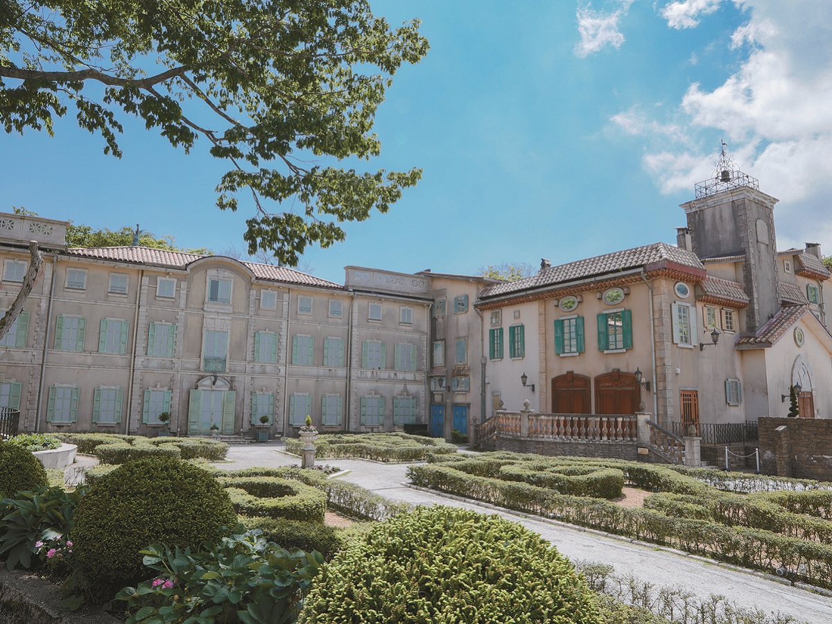 作者が幼少期を過ごしたサン＝モーリス・ド・レマンス城も再現