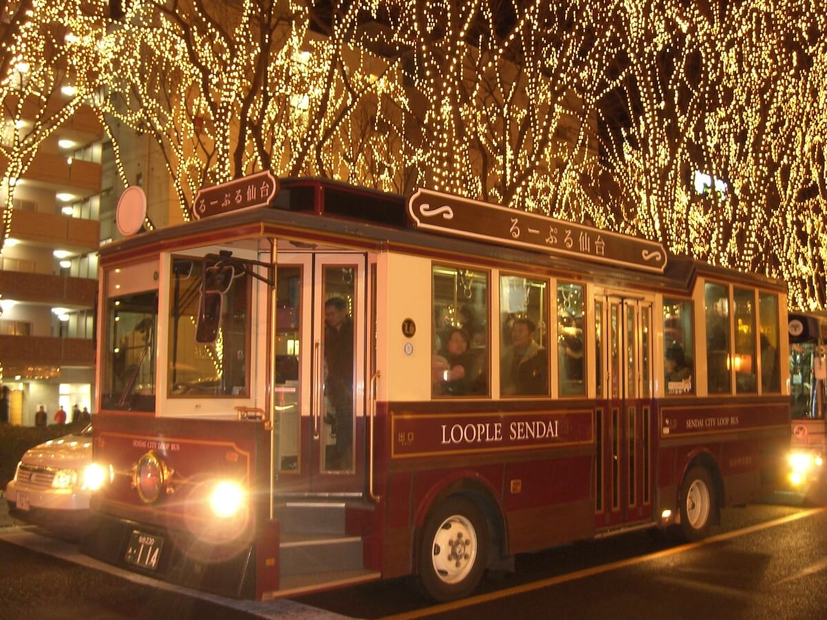 期間限定で特別運行される「るーぷる仙台 光のページェント号」（写真提供：宮城県観光プロモーション推進室）