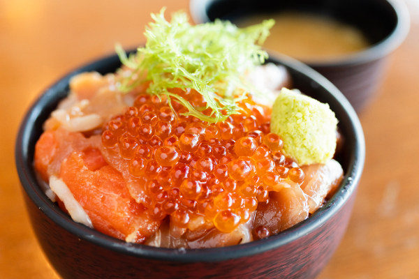 漁師の漬け丼レディース2070円 