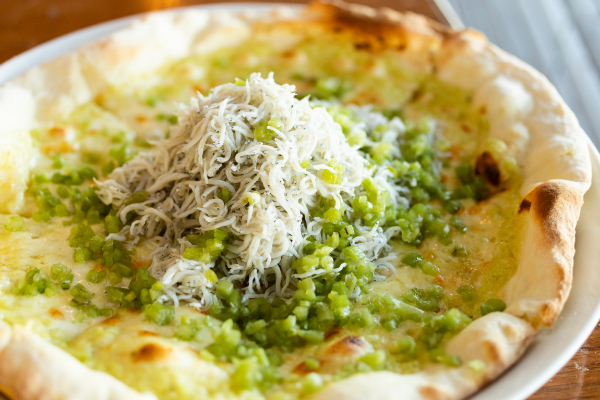 釜揚げしらすと茎わさびのわさびクリームソースピッツァ1740円