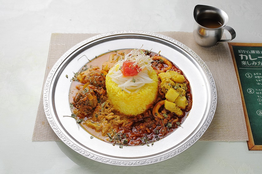 あいがけカレー（2種）　1012円 ※カレーは月替わり