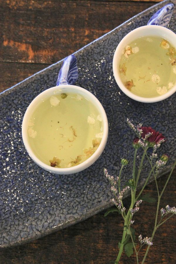 コースの最後は花茶。