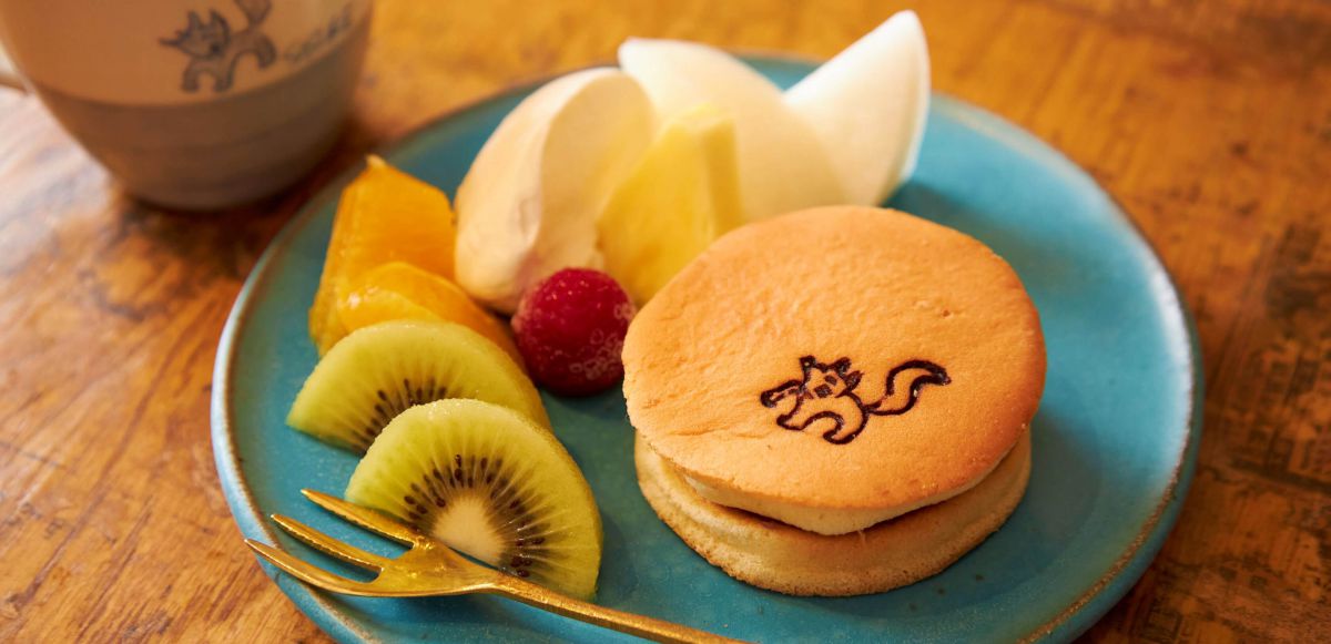 鎌倉で発見！アート×本が楽しめる「佐助カフェ」のしっとり＆もっちり“佐助焼き”