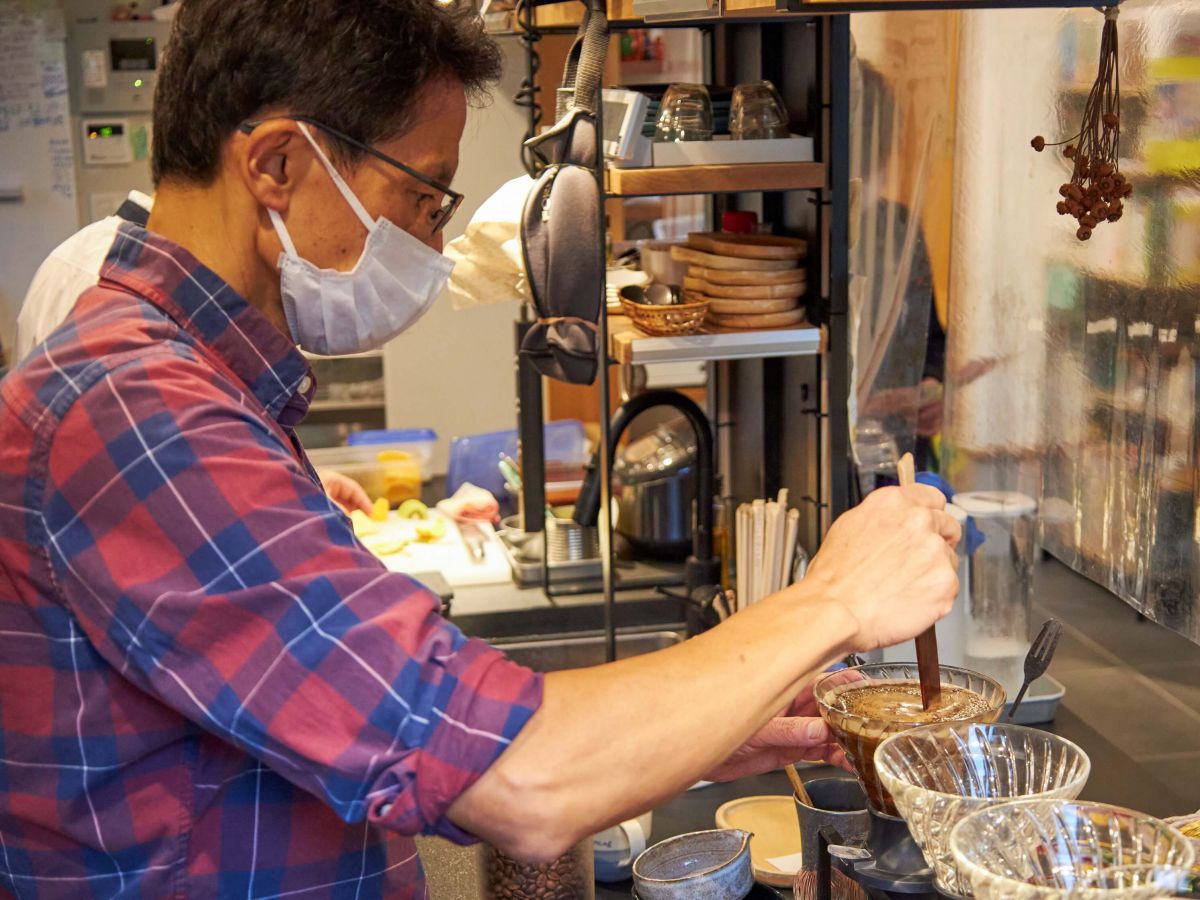 こちらはオーナー店主の島崎亮平さん