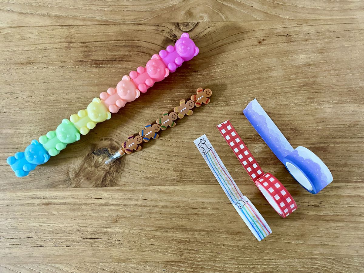 マスキングテープは種類も豊富で5500ウォン～、かわいいペンなどは1500ウォン～。