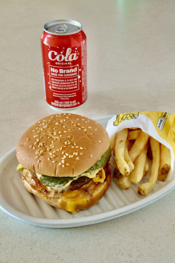 ポテトと炭酸ドリンクがセットに