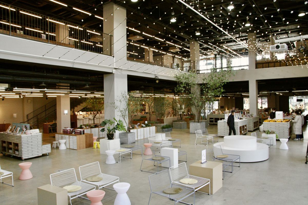 カフェや様々な空間で楽しめます