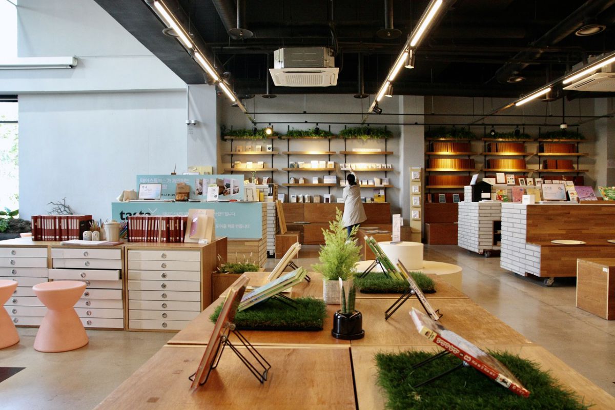 ブックストア・ノドゥル書架