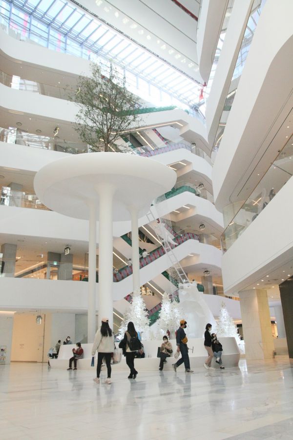 クリスマス仕様のWaterfall Gardenは幻想的