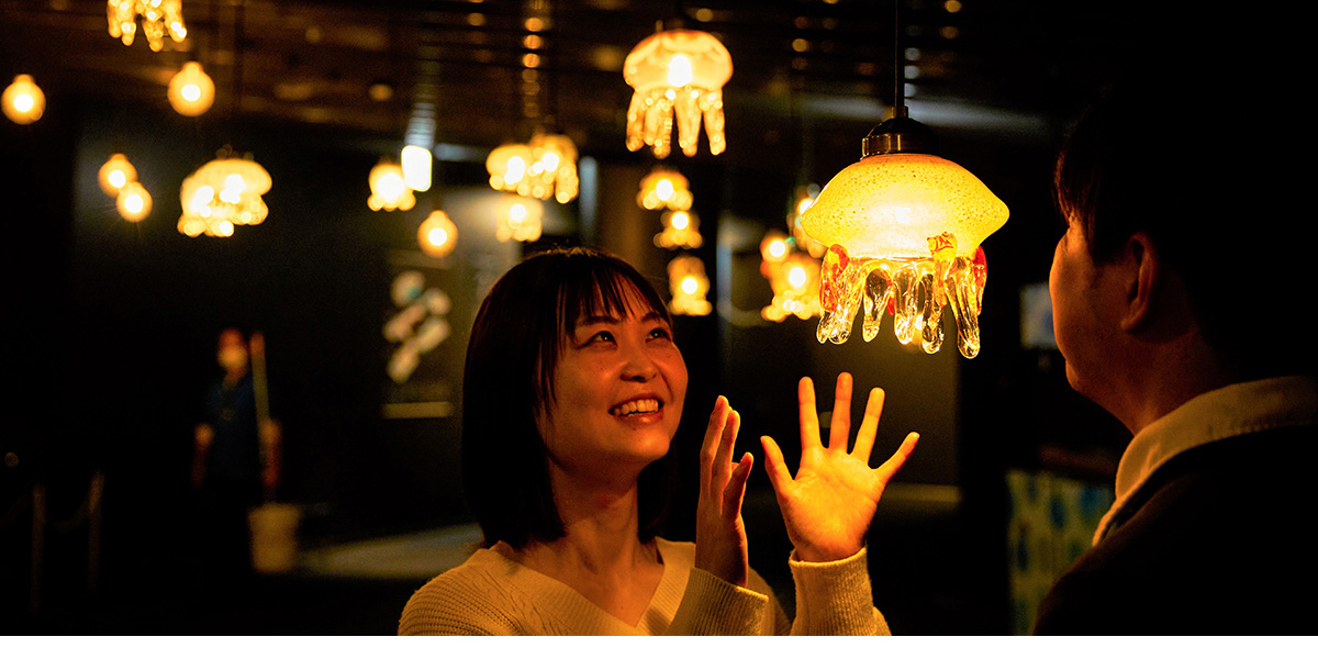 クラゲのランプで心温もる。「京都水族館」で「ふゆ恋すいぞくかん」が始まります