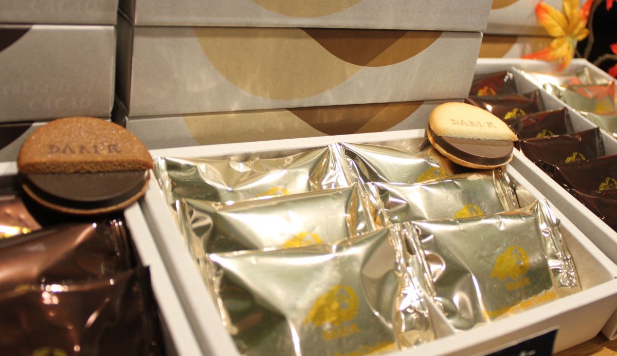 カカオサンドクッキー（6枚入り1296円／12枚入り2592円）