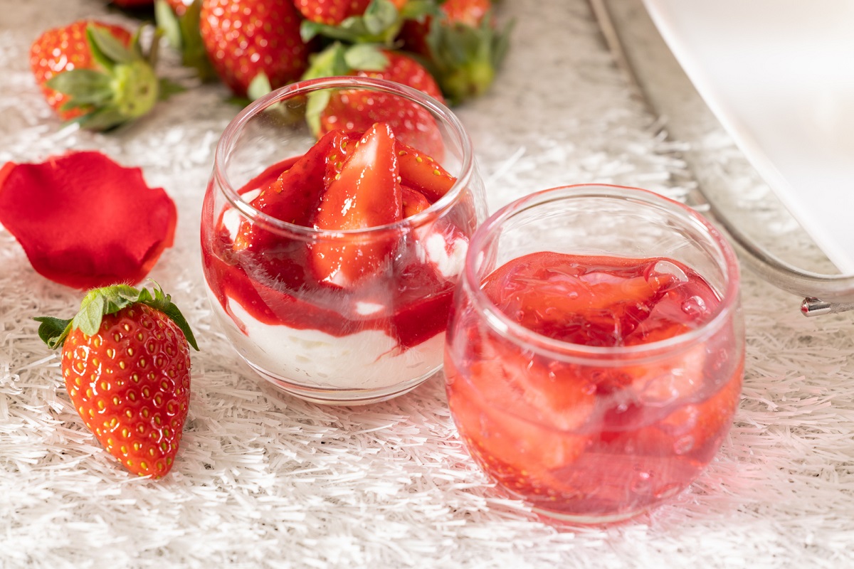 (左)ストロベリー クレームダンジュ(右)ローズゼリー