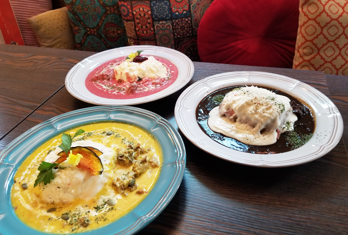 ハックベリーライス1260円（税込）、ピンクオムライス1320円（税込）、パンプキンオムライス1260円（税込）