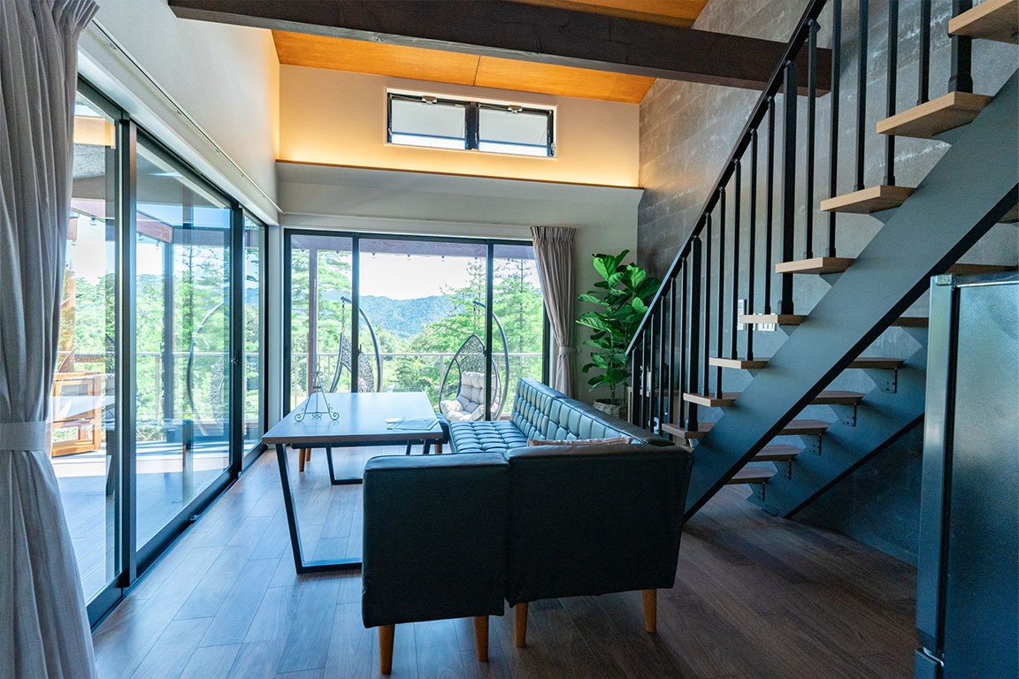 室内面積：1階43.1㎡、2階23.2㎡ 延床面積66.2㎡ 定員：6名