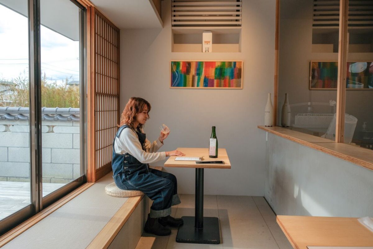 今回の旅では運転しないYURIEさん。試飲中！