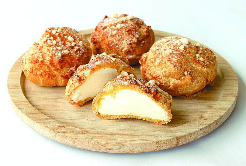 レアチーズシュー1個240円（ペイストリースナッフルス×ANA FESTA）