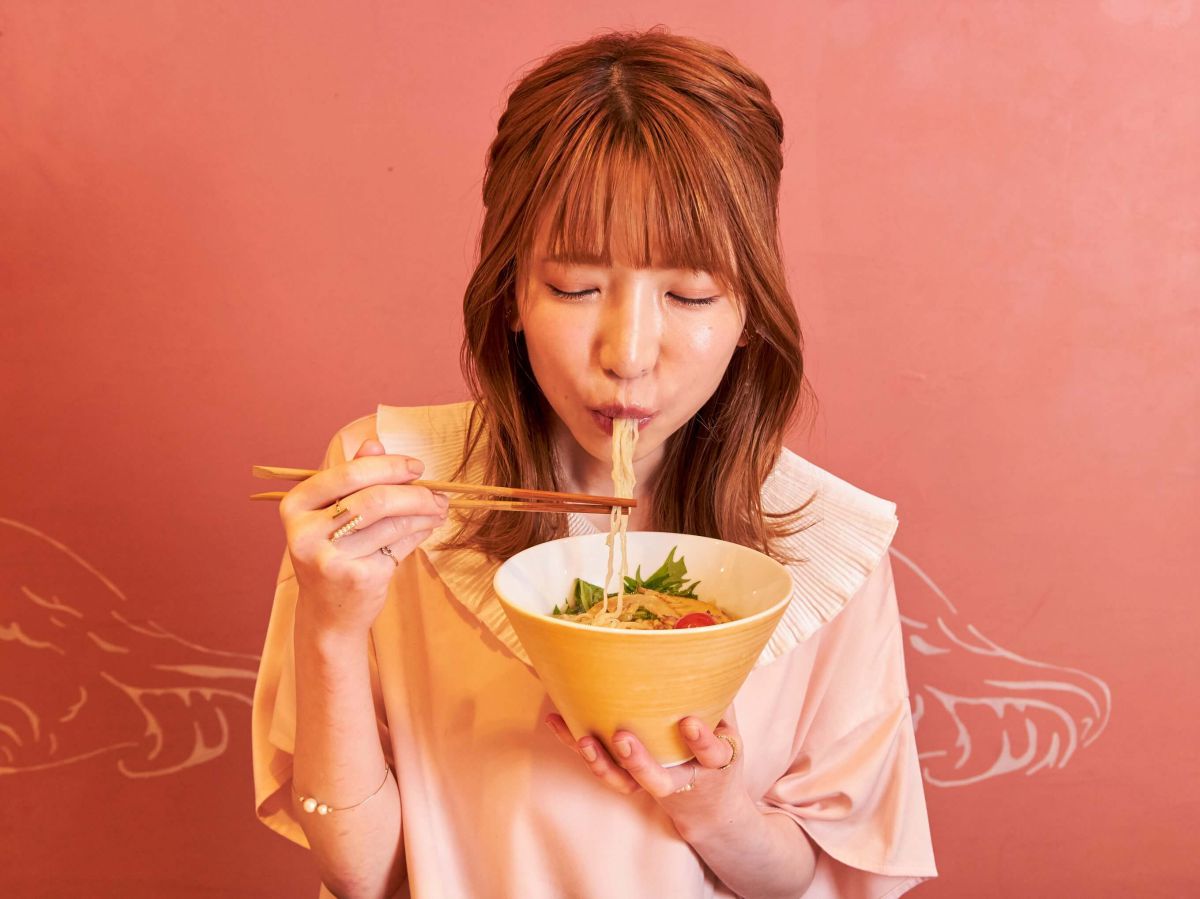 ツルツルとしたストレート麺は、喉越しも最高♪