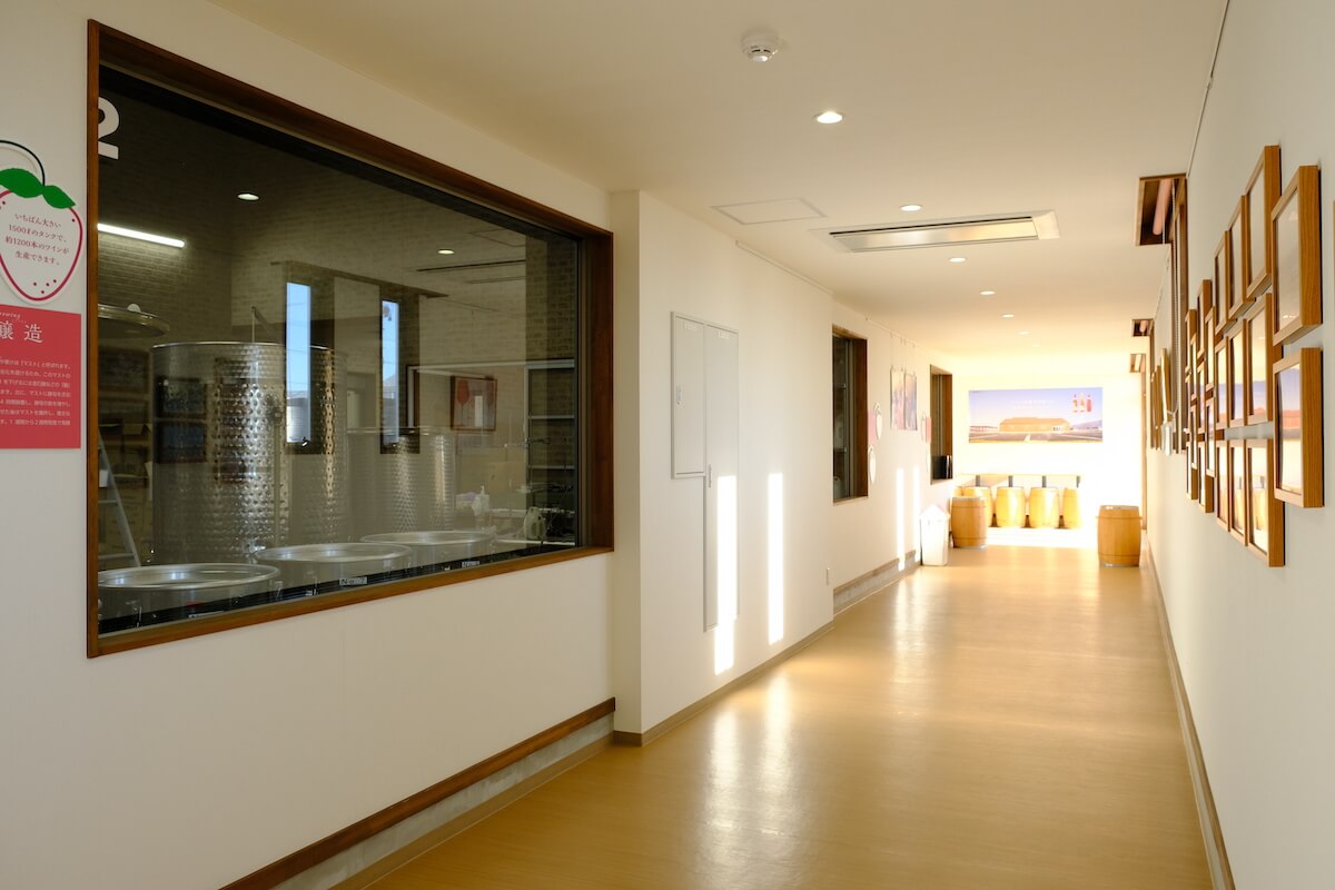 自社でいちごワインを製造している