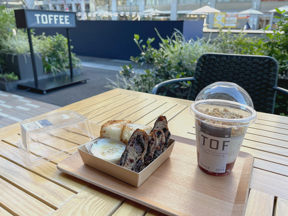 左から「豆腐クリームチーズディップとおからパン」700円、「トニューチェ」550円