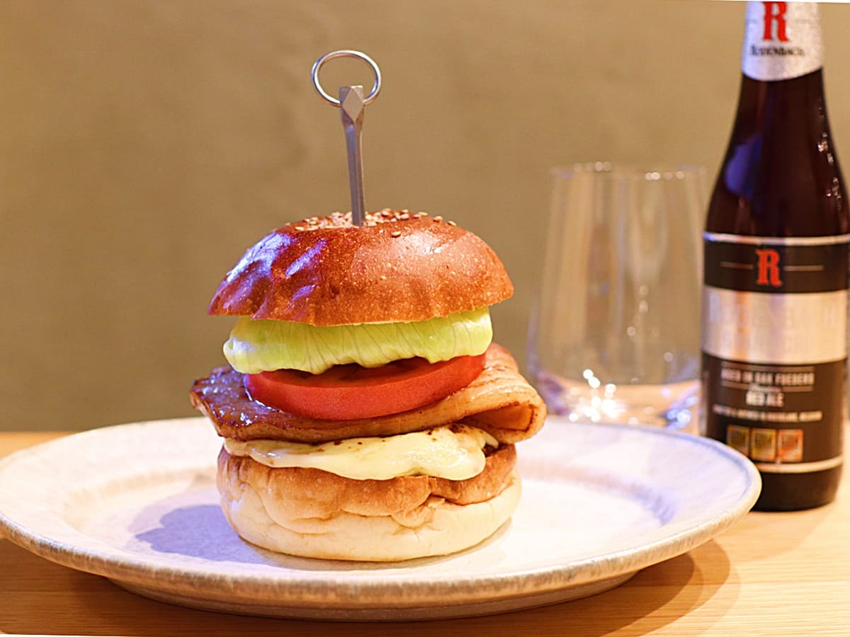 「自家製ベーコンモッツァレラチーズバーガー」1600円