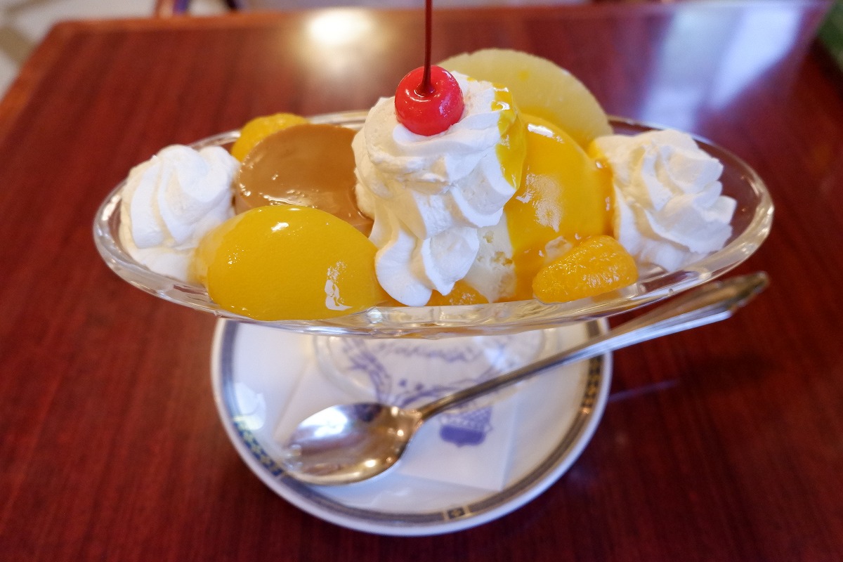 「プリンアラモード」700円