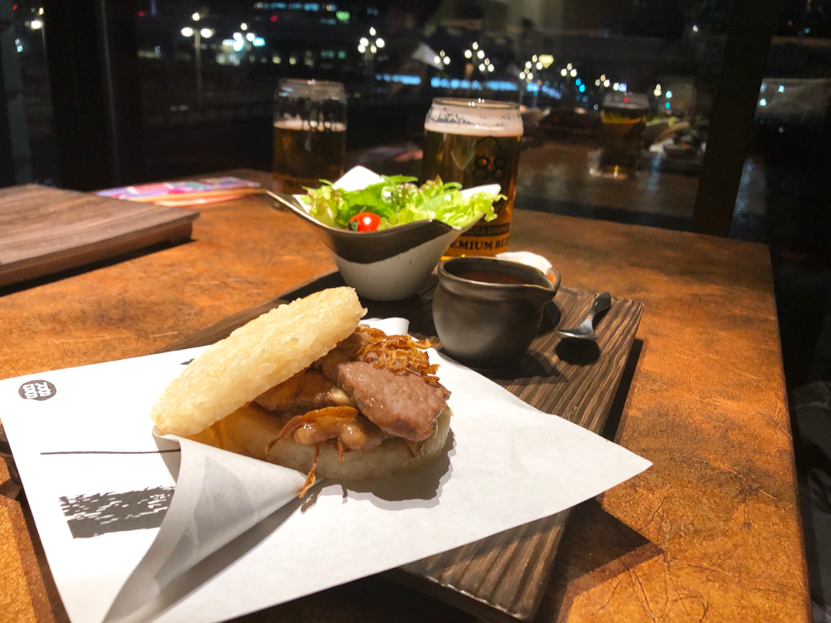 「フォアグラの肉巻きライスバーガープレート」2300円（税別）