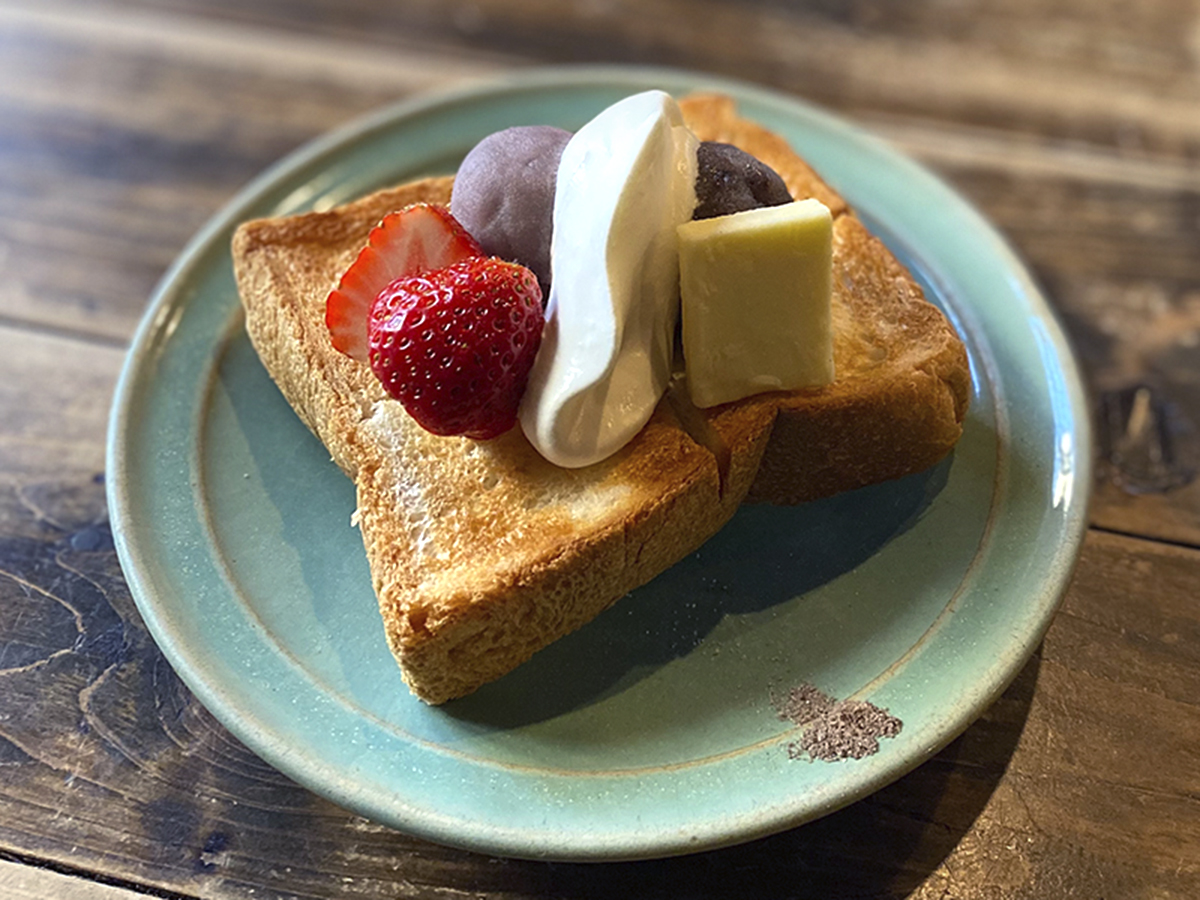 「【季節限定】いちごのよくばりしゅまりあんバタートースト」980円