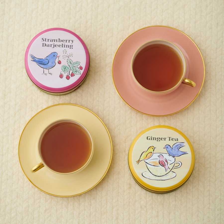 上から 「ストロベリーダージリン セカンドフラッシュブレンド」、「ジンジャーティー ティーバッグ」3g×8個入り 各1100円