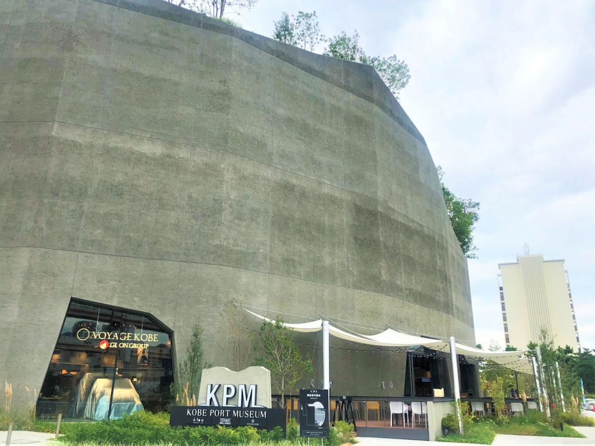 【徹底紹介】神戸最大級のフードホール「TOOTH TOOTH MART FOOD HALL&NIGHT FES（トゥース トゥース マート フードホールアンドナイト フェス）」に行ってきた！見上げると水槽⁉