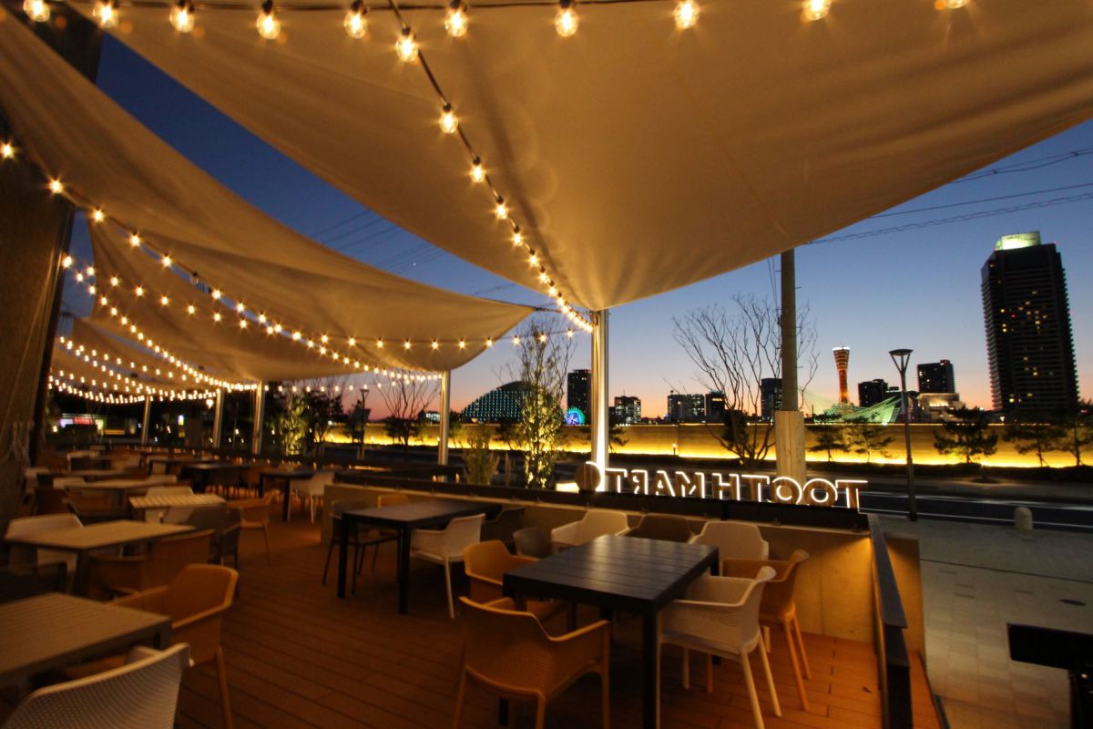 【徹底紹介】神戸最大級のフードホール「TOOTH TOOTH MART FOOD HALL&NIGHT FES(トゥース トゥース マート フードホールアンドナイト フェス)」に行ってきた!見上げると水槽⁉