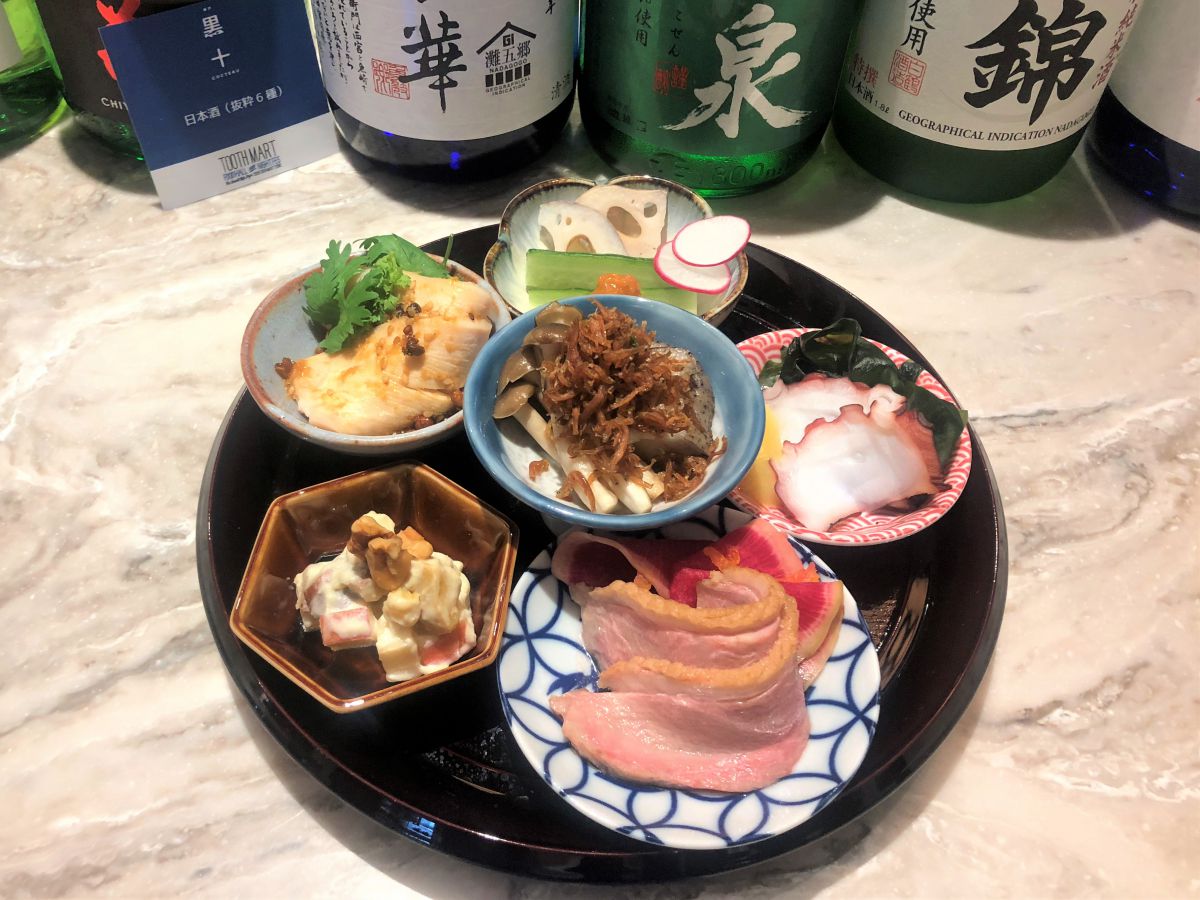 【徹底紹介】神戸最大級のフードホール「TOOTH TOOTH MART FOOD HALL&NIGHT FES（トゥース トゥース マート フードホールアンドナイト フェス）」に行ってきた！見上げると水槽⁉