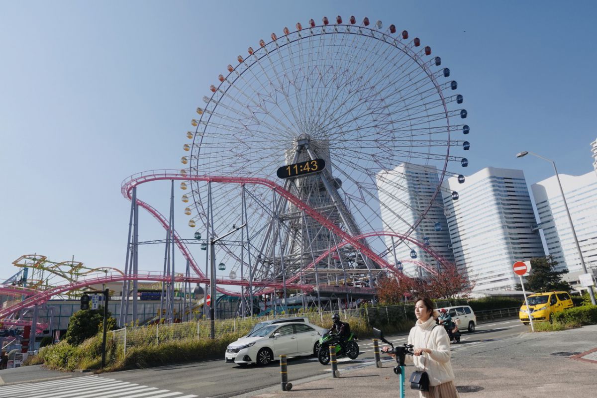 大観覧車前の歩道は、「LUUP」を押しながら徒歩移動