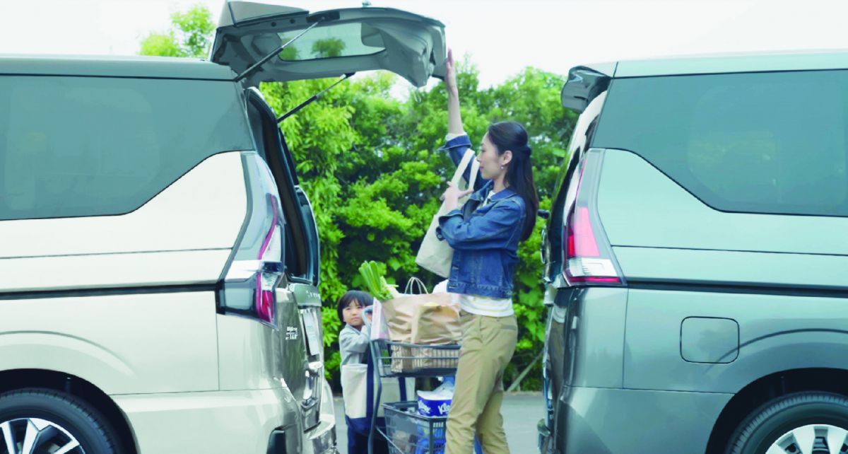 日産セレナ デュアルバックドア