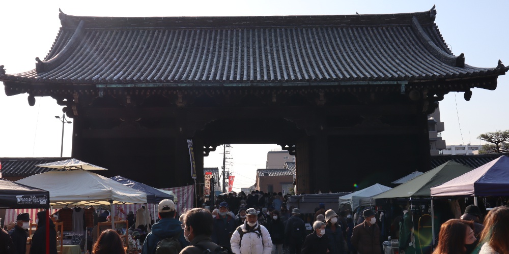 京都の師走の恒例行事！ 一年を締めくくる東寺の「終い弘法」に行こう ＜京の歳時記 12月＞