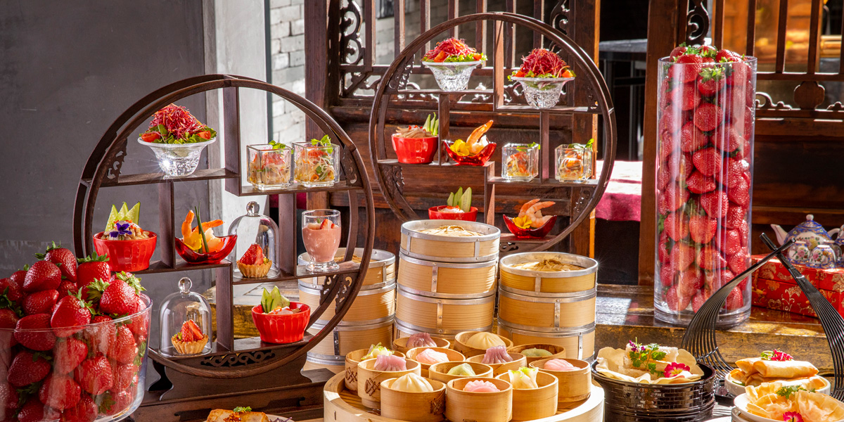 【ヒルトン東京】フレッシュ苺と点心を好きなだけ！チャイニーズアフタヌーンティー「シノワ・ルージュ」が開催