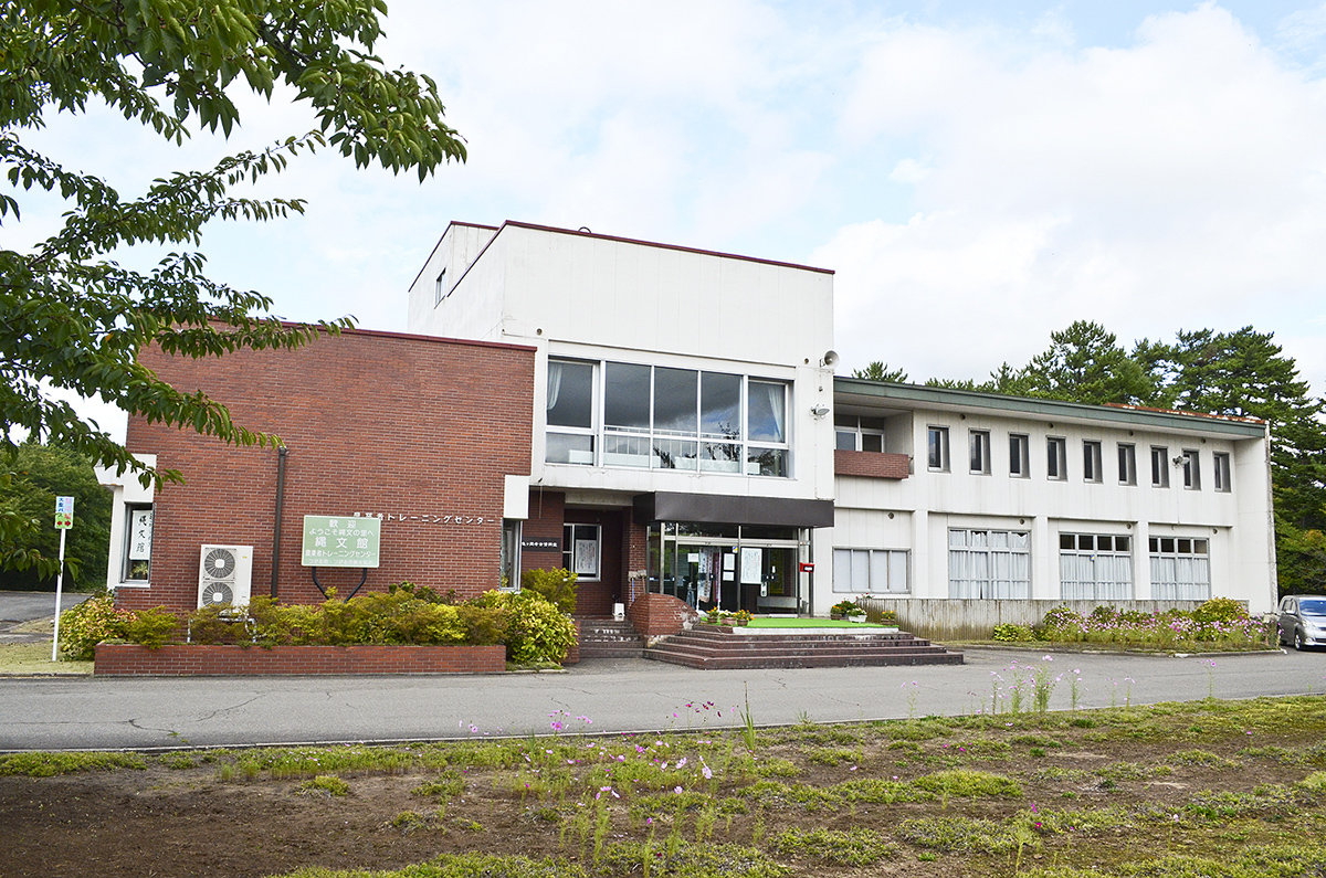 木造亀ヶ岡考古資料室