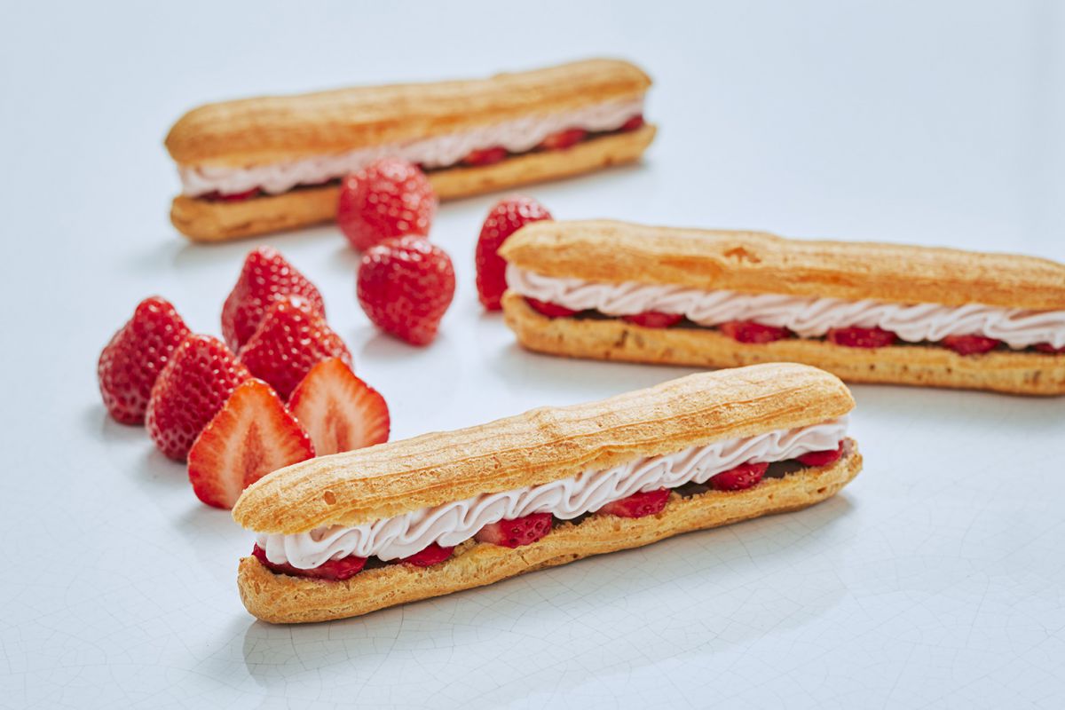 「生チョコエクレア あまおう」648円　※MAISON CACAO 鎌倉小町本店で数量限定販売