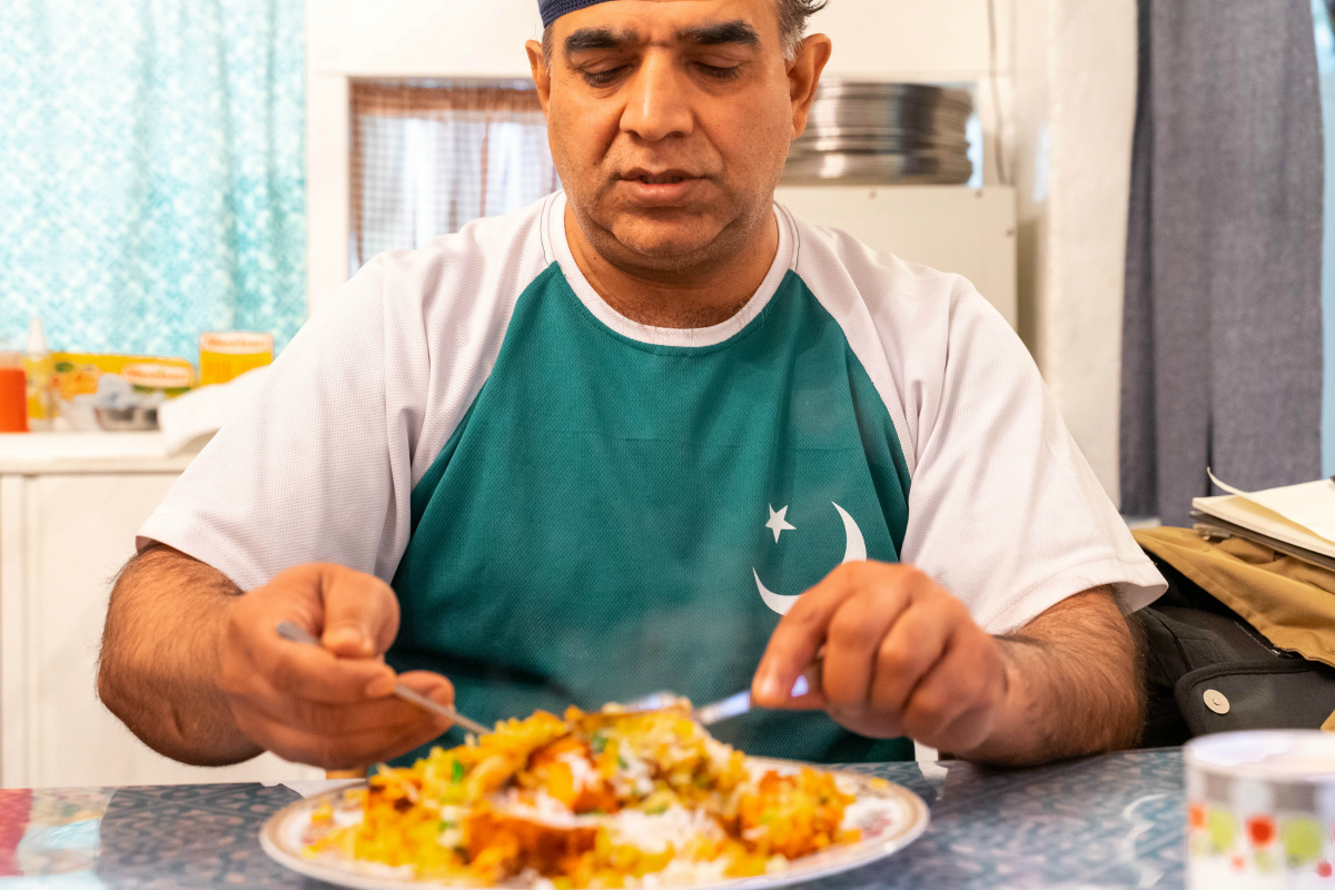 「こうやって混ぜて食べるんだよ」とアリさん