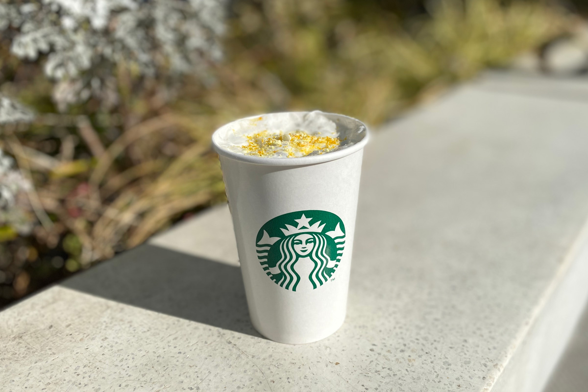 「ウーロン meets シトラス ティー ラテ」Hotのみ Short 501円／Tall 540円／Grande 579円／Venti® 618円（持ち帰り）、Short 510円／Tall 550円／Grande 590円／Venti® 630円（店内利用） ※シトラス果汁・果肉5％未満