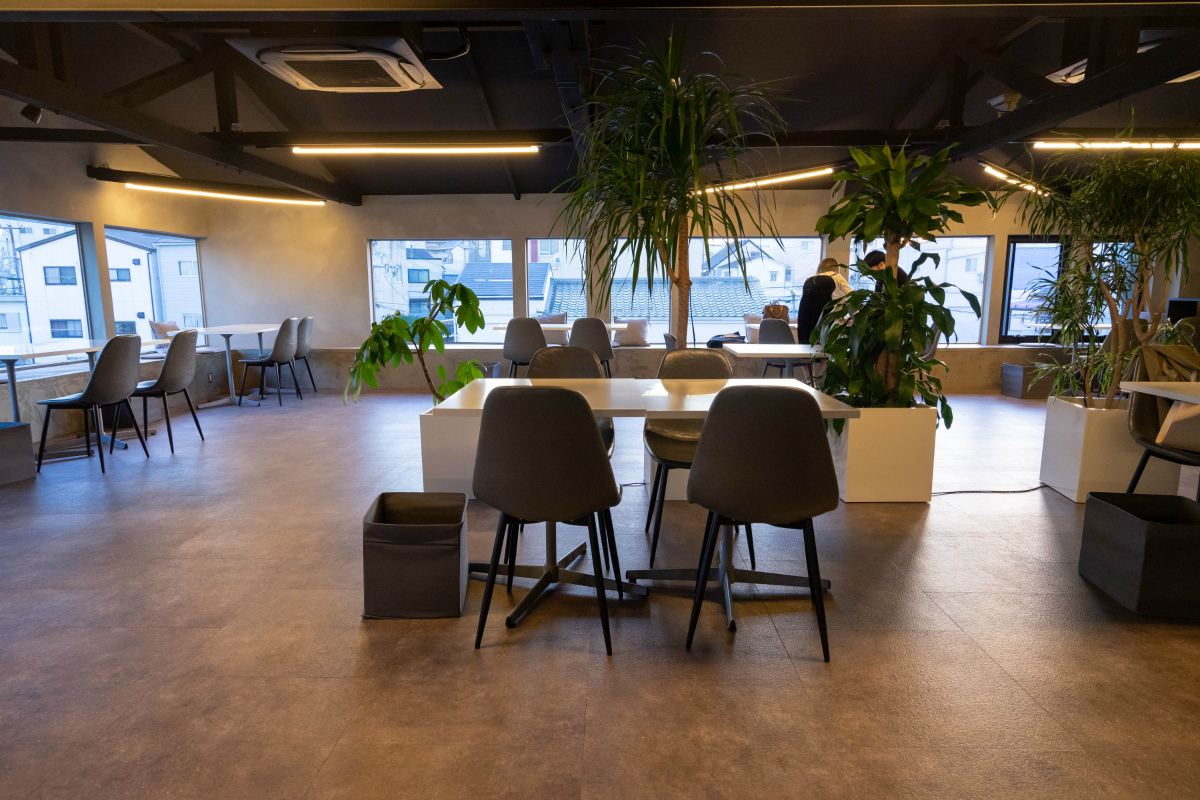 2階もまた贅沢な座席配置