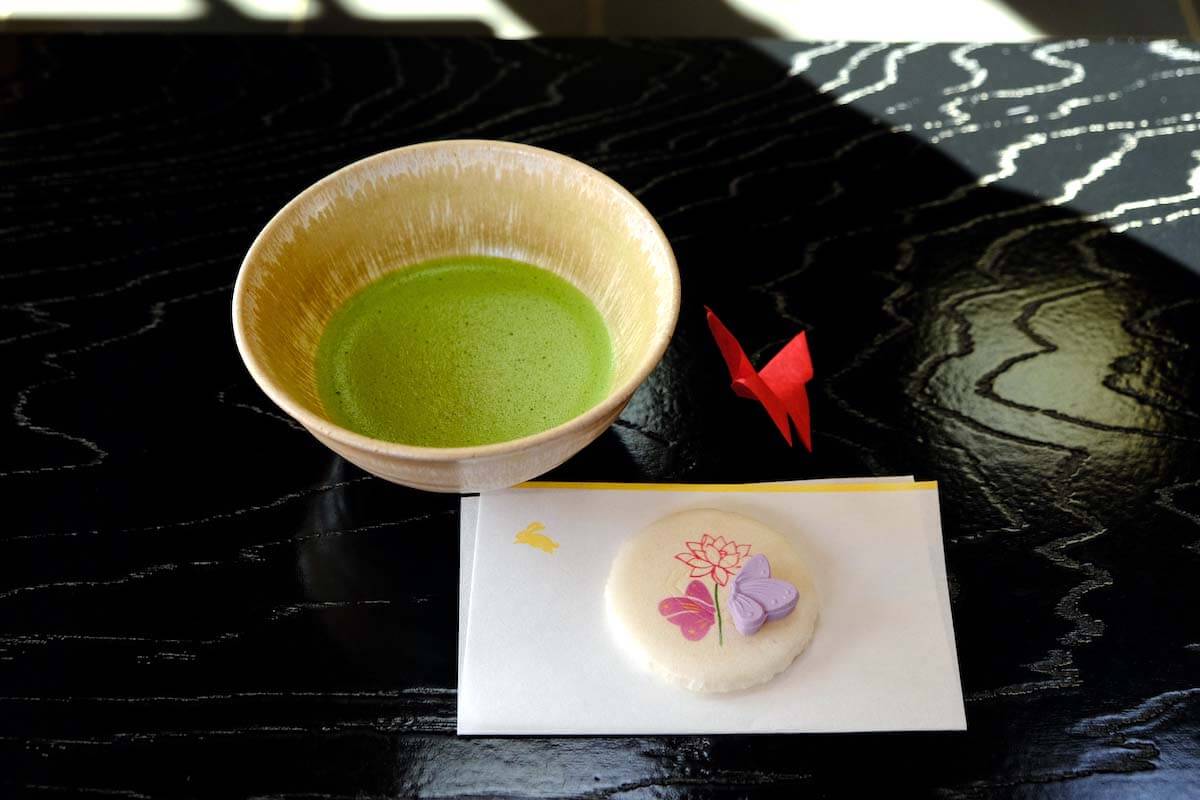 温抹茶（干菓子付き）500円